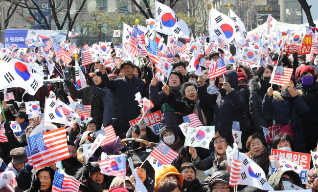 Anti-government demonstrators take to the streets during a rally marking the 99th anniversary of the March 1 Independence Movement of 1919. Yonhap