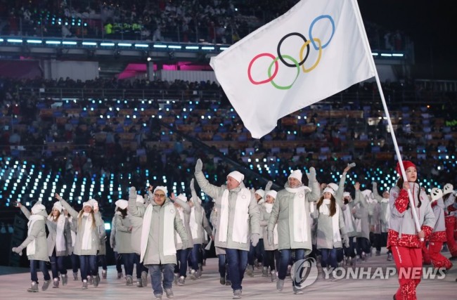 지난달 9일 오후 강원도 평창 올림픽스타디움에서 열린 2018 평창동계올림픽 개막식에서 러시아 출신 올림픽 선수단(OAR)이 자원봉사자가 든 올림픽기를 앞세워 입장하고 있다. 2018.2.9 (사진=연합뉴스)