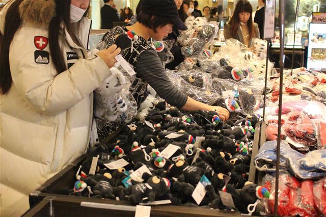 식지않는 평창 굿즈 인기…패럴림픽에도 ‘쭉~’