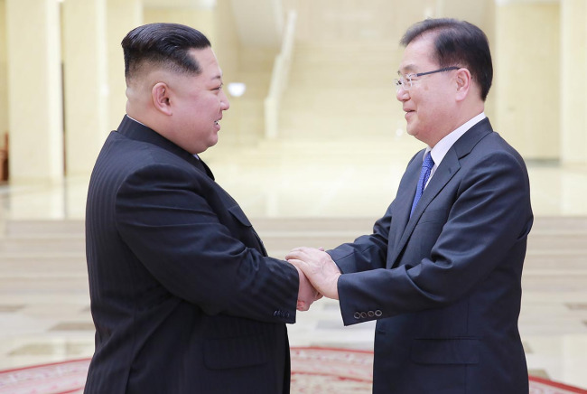 South Korea's National Security Office chief Chung Eui-yong (right) is received by North Korean leader Kin Jong-un in Pyongyang on Monday. Cheong Wa Dae