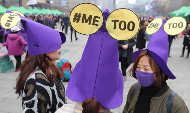 Women participate in an International Women's Day ceremony in central Seoul on March 4. (Yonhap)