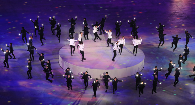 K-pop group EXO performs at the Closing Ceremony of the 2018 PyeongChang Winter Games on Feb. 25. (The image is not related to the article.) (Yonhap)
