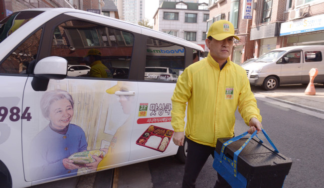 사랑과 선행 시니어도시락 배달서비스 전문업체<br />이강민 대표.<br />정희조 기자/checho@heraldcorp.com  180307
사랑과 선행 시니어도시락 배달서비스 전문업체
이강민 대표.
정희조 기자/checho@heraldcorp.com  180307