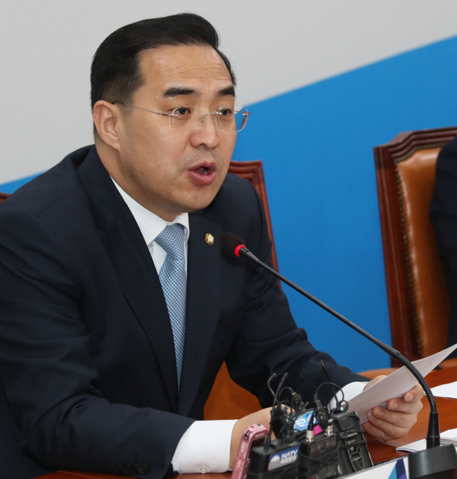 더불어민주당 박홍근 원내수석부대표가 8일 국회에서 열린 원내대책회의에서 여야 협상결과를 보고하고 있다. (사진=연합뉴스)