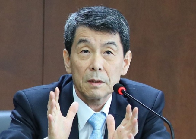 KDB Chairman Lee Dong-gull attends a press conference in Seoul on Thursday. (Yonhap)