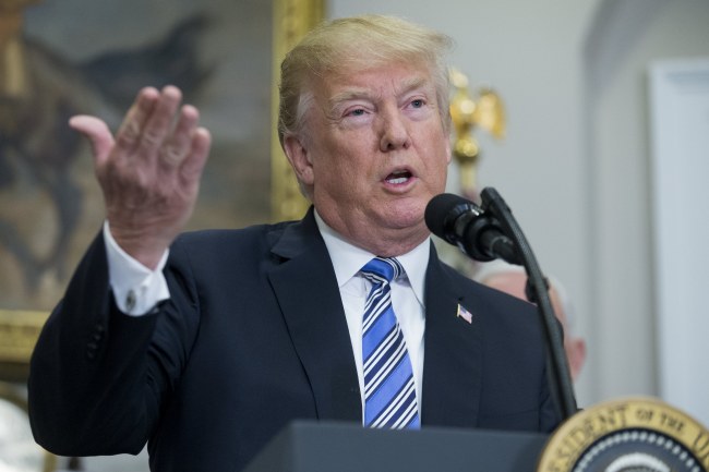 <YONHAP PHOTO-1323> epa06590295 US President Donald J. Trump delivers remarks before signing a presidential proclamation on steel and aluminum tariffs, in the Roosevelt Room of the White House in Washington, DC, USA, 08 March 2018. President Trump is imposing tariffs on steel and aluminum imports. A decision to impose the tariffs on Canada or Mexico will not be decided until negotiations on the North American Free Trade Agreement (NAFTA). EPA/MICHAEL REYNOLDS/2018-03-09 06:48:54/ <저작권자 ⓒ 1980-2018 ㈜연합뉴스. 무단 전재 재배포 금지.>
<YONHAP PHOTO-1323> epa06590295 US President Donald J. Trump delivers remarks before signing a presidential proclamation on steel and aluminum tariffs, in the Roosevelt Room of the White House in Washington, DC, USA, 08 March 2018. President Trump is imposing tariffs on steel and aluminum imports. A decision to impose the tariffs on Canada or Mexico will not be decided until negotiations on the North American Free Trade Agreement (NAFTA). EPA/MICHAEL REYNOLDS/2018-03-09 06:48:54/ <저작권자 ⓒ 1980-2018 ㈜연합뉴스. 무단 전재 재배포 금지.>