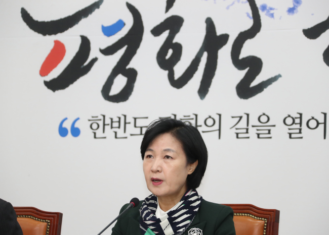 더불어민주당 추미애 대표가 9일 국회에서 열린 최고위원회의에서 "남북관계가 문재인 대통령의 대북특사 파견으로 물꼬가 트이면서 그 기조를 이어서 대미특사단도 한반도 평화를 위한 낭보를 갖고 올 것으로 기대된다"고 발언하고 있다. (사진=연합뉴스)