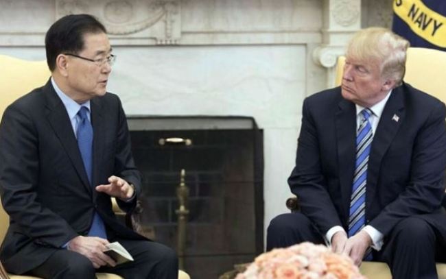 South Korean National Security Office chief Chung Eui-yong talks with US President Donald Trump at the White House on Thursday (US local time). (Yonhap)