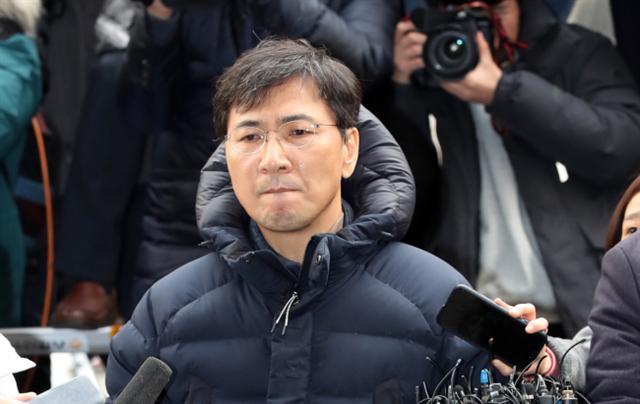 성폭행 의혹을 받는 안희정 전 충남지사가 지난 9일 오후 마포구 서울서부지검으로 출석하고 있다.  [연합뉴스]