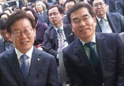 이재명 성남시장(왼쪽)과 양기대 광명시장(오른쪽).[사진=양기대 광명시장 페이스북 캡처]
이재명 성남시장(왼쪽)과 양기대 광명시장(오른쪽).[사진=양기대 광명시장 페이스북 캡처]