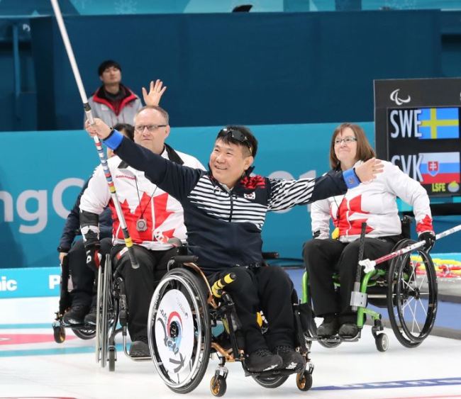 South Korea's Jung Seung-won raises his arms after his team beat Canada 7-5 in the wheelchair curling competition at the PyeongChang Winter Paralympics at Gangneung Curling Centre in Gangneung, Gangwon Province, on March 12. (Yonhap)
