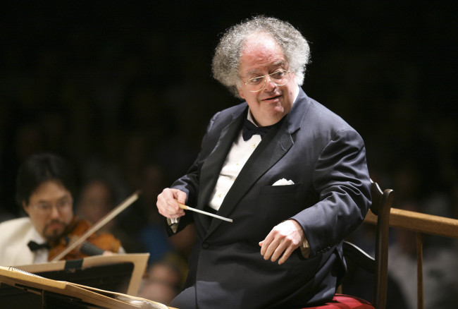 <YONHAP PHOTO-1259> FILE - In this July 7, 2006 file photo, Boston Symphony Orchestra music director James Levine conducts the symphony on its opening night performance at Tanglewood in Lenox, Mass. The Met Opera has fired music director emeritus James Levine, finding "credible evidence" of "sexually abusive" conduct. (AP Photo/Michael Dwyer, File)/2018-03-13 06:25:34/ <저작권자 ⓒ 1980-2018 ㈜연합뉴스. 무단 전재 재배포 금지.>
<YONHAP PHOTO-1259> FILE - In this July 7, 2006 file photo, Boston Symphony Orchestra music director James Levine conducts the symphony on its opening night performance at Tanglewood in Lenox, Mass. The Met Opera has fired music director emeritus James Levine, finding "credible evidence" of "sexually abusive" conduct. (AP Photo/Michael Dwyer, File)/2018-03-13 06:25:34/ <저작권자 ⓒ 1980-2018 ㈜연합뉴스. 무단 전재 재배포 금지.>
