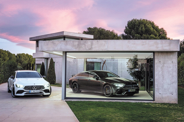 메르세데스-AMG GT 4 도어 쿠페.   쌍용자동차 e-SIV.   르노그룹 이지고(EZ-GO).  [제공=메르세데스-벤츠·쌍용자동차·르노그룹]