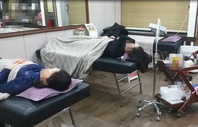 불법눈썹문신시술을 하다 경기도 특사경에 적발된 고양시 A미용실.[사진제공=경기도]
불법눈썹문신시술을 하다 경기도 특사경에 적발된 고양시 A미용실.[사진제공=경기도]