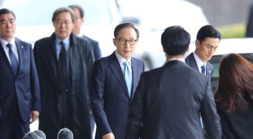 14일 서울중앙지검에 도착한 이명박 전 대통령 [사진=공동취재단]