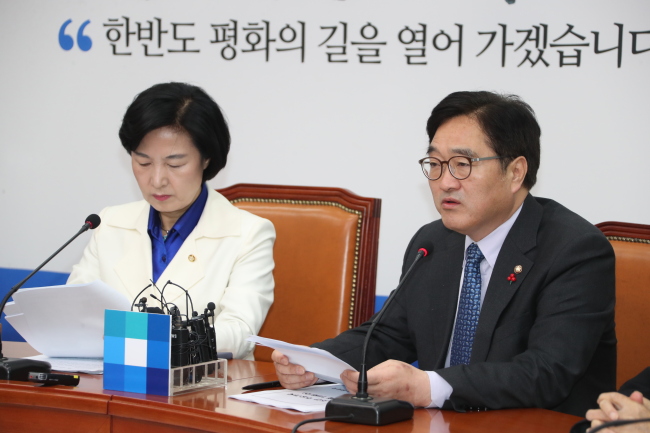 더불어민주당 우원식 원내대표가 14일 오전 국회에서 열린 최고위원회의에서 발언하고 있다.[사진=연합뉴스]
더불어민주당 우원식 원내대표가 14일 오전 국회에서 열린 최고위원회의에서 발언하고 있다.[사진=연합뉴스]