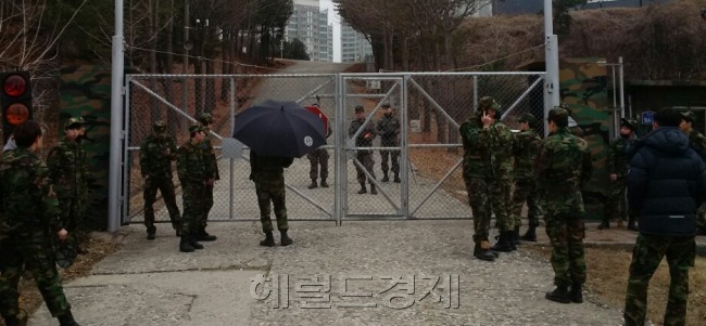 오전 9시1분께. 한 예비군훈련장의 철문이 굳게 닫혀있는 모습. [헤럴드경제DB]