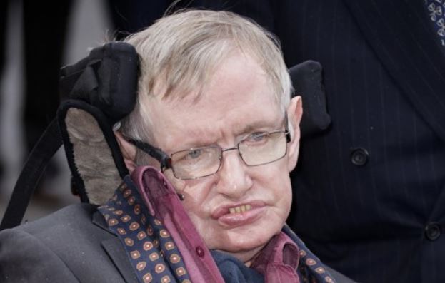 This file photo, taken on March 30, 2015, by the Associated Press shows British scientist Stephen Hawking at the Interstellar Live show at the Royal Albert Hall in central London. (Yonhap)