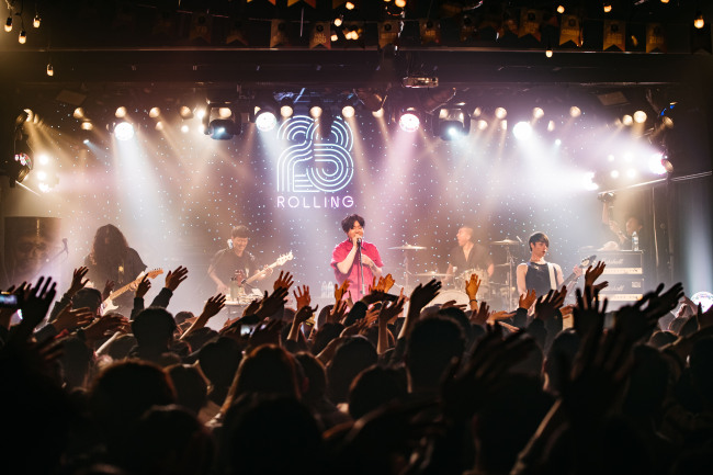 Yoon Do-hyun performs at Rolling Hall in Hongdae, Seoul, in January. (Dee Company)