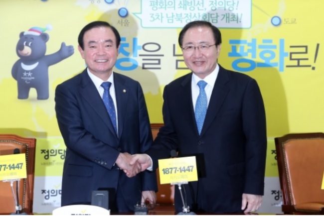 장병완 민주평화당 원내대표(좌)와 노회찬 정의당 원내대표.[사진=연합뉴스]
장병완 민주평화당 원내대표(좌)와 노회찬 정의당 원내대표.[사진=연합뉴스]