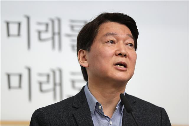 <YONHAP PHOTO-2612> 안철수의 '구상' (서울=연합뉴스) 이정훈 기자 = 바른미래당 안철수 인재영입위원장이 18일 오전 서울 여의도 당사에서 당 복귀에 대한 소회와 지방선거 전략 등에 대한 구상을 밝히고 있다. 2018.3.18 uwg806@yna.co.kr/2018-03-18 12:11:33/ <저작권자 ⓒ 1980-2018 ㈜연합뉴스. 무단 전재 재배포 금지.>
