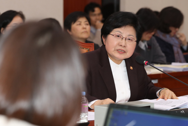 Korea's Gender Equality Minister Jung Hyun-baek speaks at the National Assembly on Monday (Yonhap)