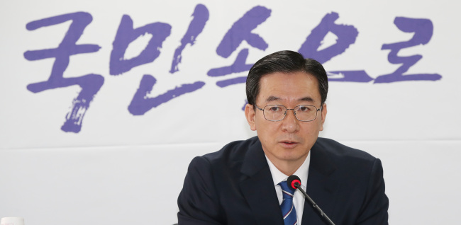 더불어민주당 정성호 공직선거후보자 추천관리위원회 위원장이 20일 오전 서울 여의도 당사에서 열린 첫 회의에서 인사말을 하고 있다. (사진=연합뉴스)