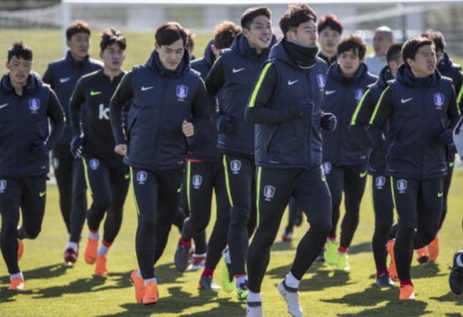 South Korean national team train for the first time at FAI National Training Center in Dublin on March 20. (Yonhap)