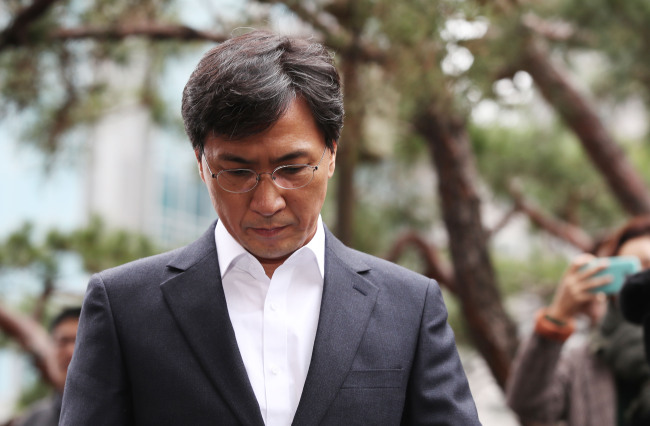 An Hee-jung arrives at the Seoul Western District Prosecutors’ Office for questioning. (Yonhap)