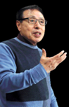 김서곤 솔고바이오메디칼 회장이 수소수기의 수소 생성원리를 소개하고 있다.