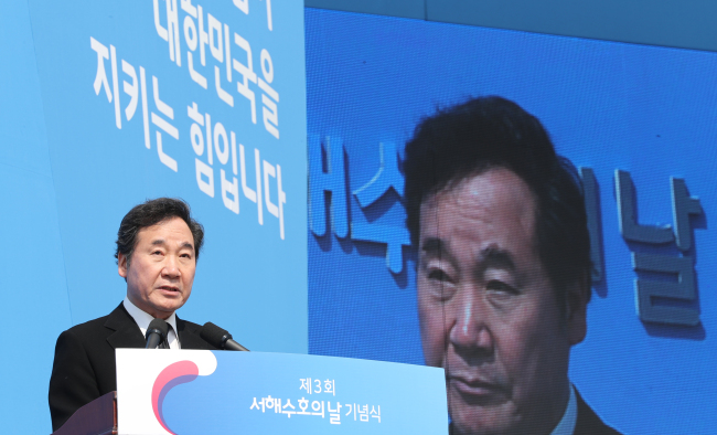 Prime Minister Lee Nak-yon speaks during a ceremony held on Friday at a national cemetery in the central city of Daejeon to commemorate North Korea's 2010 sinking of the South Korean warship Cheonan. (Yonhap)