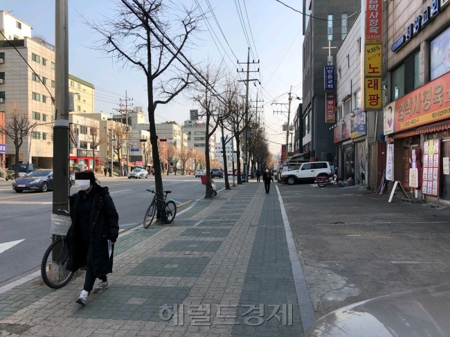 미세먼지 때문에 텅빈 거리의 모습. [사진=정세희 기자/say@heraldcorp.com]
