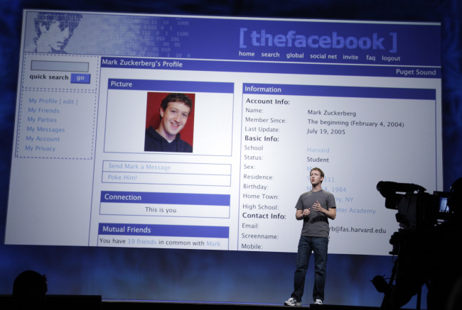 <YONHAP PHOTO-0786> FILE- In this Sept. 22, 2011, file photo Facebook CEO Mark Zuckerberg talks about an old Facebook web site during the F8 conference in San Francisco. Naomi Gleit, Facebook's longest-serving employee after the CEO, said Zuckerberg has been talking about making the world a better place since he was 21. But his view of that world and his place in it "seemed almost like a gravity, a burden of responsibility," she said. (AP Photo/Paul Sakuma, File)/2018-03-27 05:26:34/ <저작권자 ⓒ 1980-2018 ㈜연합뉴스. 무단 전재 재배포 금지.>
<YONHAP PHOTO-0786> FILE- In this Sept. 22, 2011, file photo Facebook CEO Mark Zuckerberg talks about an old Facebook web site during the F8 conference in San Francisco. Naomi Gleit, Facebook's longest-serving employee after the CEO, said Zuckerberg has been talking about making the world a better place since he was 21. But his view of that world and his place in it "seemed almost like a gravity, a burden of responsibility," she said. (AP Photo/Paul Sakuma, File)/2018-03-27 05:26:34/ <저작권자 ⓒ 1980-2018 ㈜연합뉴스. 무단 전재 재배포 금지.>