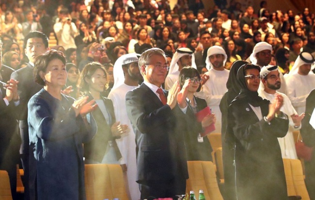 South Korean President Moon Jae-in and First Lady Kim Jung-sook (Yonhap)