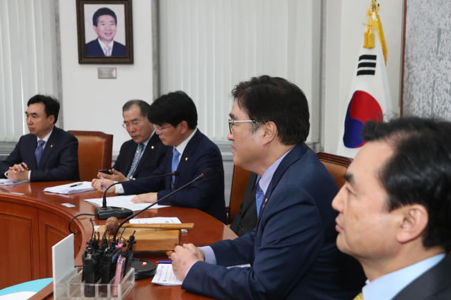 더불어민주당 우원식 원내대표가 28일 국회에서 열린 최고위원회의에서 발언하고 있다.[사진=연합뉴스]
더불어민주당 우원식 원내대표가 28일 국회에서 열린 최고위원회의에서 발언하고 있다.[사진=연합뉴스]