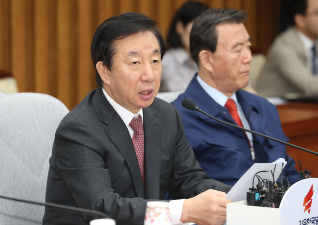 Kim Sung-tae, the floor leader of the main opposition Liberty Korea Party, speaks during a party meeting at the National Assembly in Seoul on Wednesday. (Yonhap)