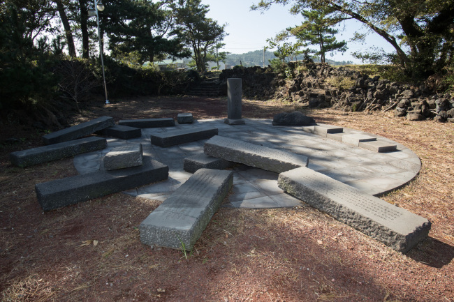 Monuments of those massacred in Bukchon-ri (Yang Dong-gyu)