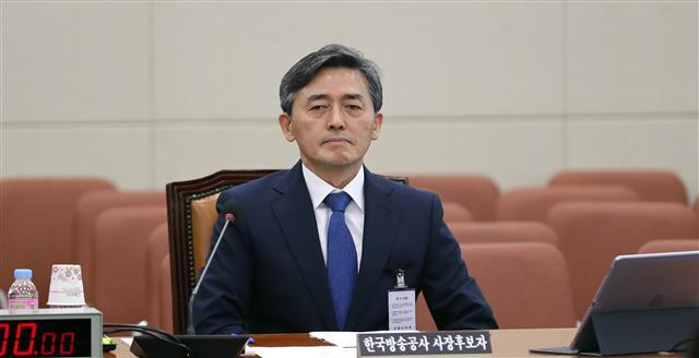 <YONHAP PHOTO-3545> 인사청문회 자리한 양승동 KBS사장 후보자 (서울=연합뉴스) 최재구 기자 = 양승동 KBS 사장 후보자가 30일 국회 과학기술정보방송통신위원회에서 열린 본인의 인사청문회를 준비하며 자리하고 있다. 2018.3.30 jjaeck9@yna.co.kr/2018-03-30 10:07:29/ <저작권자 ⓒ 1980-2018 ㈜연합뉴스. 무단 전재 재배포 금지.>