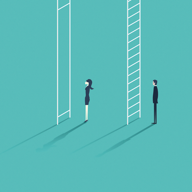 “그리스 역사학자 헤로도토스는 이집트를 다녀온 후 이런 글을 남겼다. ‘그들의 풍습과 관습은 다른 민족과 완전히 반대이다. 이집트에서는 여자들이 시장에 나가 물건을 팔고 남자들이 집에서 천을 짠다.’ 헤로도토스는 이집트 여성들의 상황에 무척 놀랐다. 도시의 거리에 나가 보면 모든 직종에서 일하는 여성을 만날 수 있었기 때문이다.”(‘처음 읽는 여성 세계사’에서)