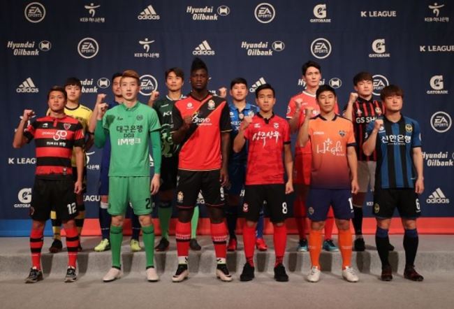 The players from 12 K League 1 clubs pose for a photo at a media event in Seoul on Feb. 27. (Yonhap)