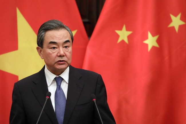 <YONHAP PHOTO-4209> epa06640293 China's Foreign Minister and State Councilor Wang Yi speaks during a press briefing at the Government guesthouse in Hanoi, Vietnam, 01 April 2018. Wang Yi is on an official visit to Vietnam to strengthen the traditionally close ties between the two countries. EPA/LUONG THAI LINH/2018-04-01 22:35:03/ <저작권자 ⓒ 1980-2018 ㈜연합뉴스. 무단 전재 재배포 금지.>
<YONHAP PHOTO-4209> epa06640293 China's Foreign Minister and State Councilor Wang Yi speaks during a press briefing at the Government guesthouse in Hanoi, Vietnam, 01 April 2018. Wang Yi is on an official visit to Vietnam to strengthen the traditionally close ties between the two countries. EPA/LUONG THAI LINH/2018-04-01 22:35:03/ <저작권자 ⓒ 1980-2018 ㈜연합뉴스. 무단 전재 재배포 금지.>