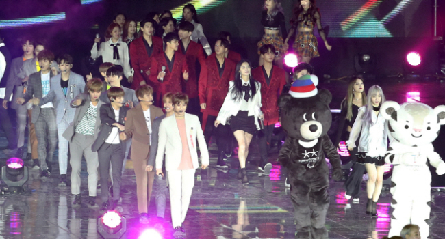 K-pop stars at Dream Concert 2017, held in PyeongChang, Gangwon Province, in November last year. (Yonhap)