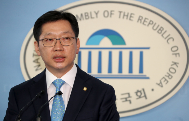 2일 국회 정론관에서 더불어민주당 김경수 의원이 경남도지사 출마 선언을 하고 있다. (사진=연합뉴스)
2일 국회 정론관에서 더불어민주당 김경수 의원이 경남도지사 출마 선언을 하고 있다. (사진=연합뉴스)