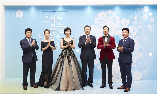 삼성화재 고객만족상 본상 수상자들. 왼쪽부터 챌린저챔피언 허광필RC, 루키챔피언 양기영RC, 메이저챔피언 이점남RC, 최영무 사장, 대상 윤혜상RC, 메이저챔피언 원면재RC.