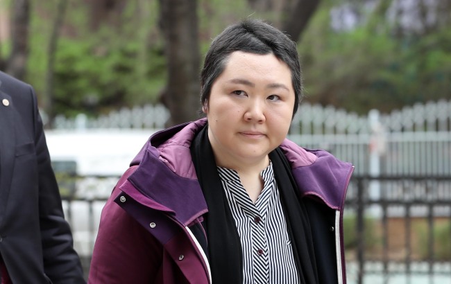 Professor Cho Soo-jin arrives at the Seoul Southern District Court on Tuesday. (Yonhap)