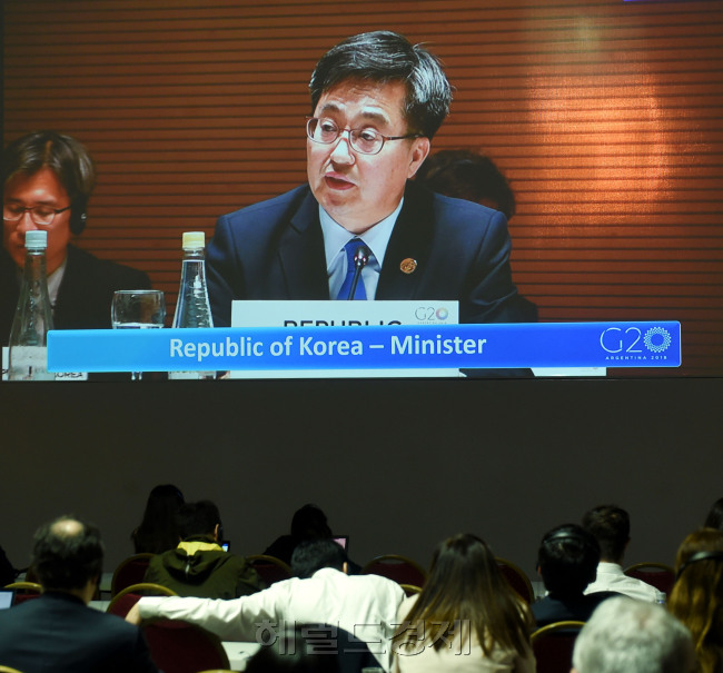 한ㆍ중ㆍ일 3국과 동남아국가연합(ASEAN)이 역내 금융위기 발생에 대비해 마련한 다자간 통화스와프 체계인 치앙마이 이니셔티브(CMIM)의 기능과 역할이 강화된다. 사진은 지난 3월 아르헨티나 부에노스아이레스에서 열린 주요 20개국(G20) 재무장관 및 중앙은행총재 회의에서 기조연설하고 있는 김동연 부총리 겸 기획재정부 장관. [헤럴드경제DB]