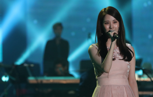 South Korean pop artist Seohyun singing at an inter-Korean concert held at Ryugyong Jong Ju Yong Gymnasium in the North Korean capital on Tuesday, April 3. (Yonhap)