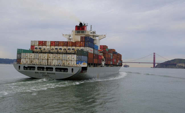 <YONHAP PHOTO-6509> FILE- In this March 7, 2018, file photo, a pair of container ships make their way toward the Golden Gate Bridge and out to the Pacific Ocean in San Francisco. The Commerce Department reports on the U.S. trade gap for February, on Thursday, April 5. (AP Photo/Eric Risberg, File)/2018-04-05 21:37:17/ <저작권자 ⓒ 1980-2018 ㈜연합뉴스. 무단 전재 재배포 금지.>
<YONHAP PHOTO-6509> FILE- In this March 7, 2018, file photo, a pair of container ships make their way toward the Golden Gate Bridge and out to the Pacific Ocean in San Francisco. The Commerce Department reports on the U.S. trade gap for February, on Thursday, April 5. (AP Photo/Eric Risberg, File)/2018-04-05 21:37:17/ <저작권자 ⓒ 1980-2018 ㈜연합뉴스. 무단 전재 재배포 금지.>