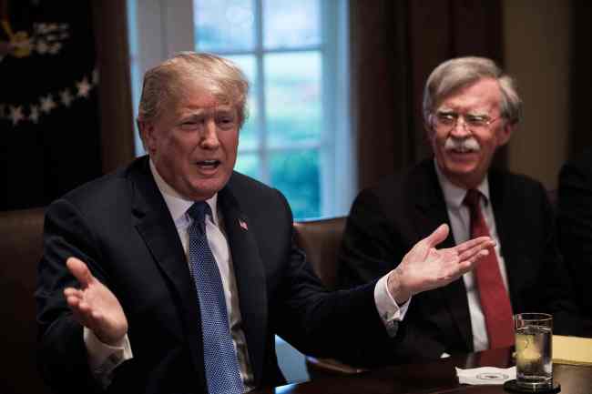 US President Donald Trump and National Security Advisor John Bolton at Monday's cabinet meeting at the White House. Yonhap