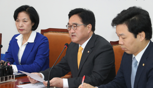 11일 국회에서 열린 최고위원회의에서 발언하고 있는 우원식 원내대표. (사진=연합뉴스)
11일 국회에서 열린 최고위원회의에서 발언하고 있는 우원식 원내대표. (사진=연합뉴스)